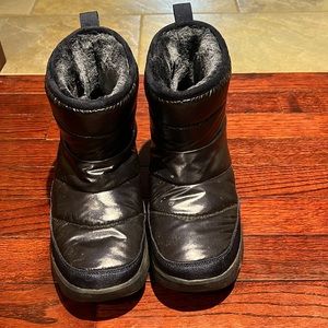 Blue puffy snow boots. Easy to pull on! Worn only a few times. Size 9.5.